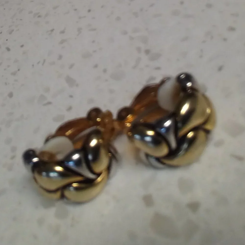EUC VINTAGE CLIP ON EARRINGS